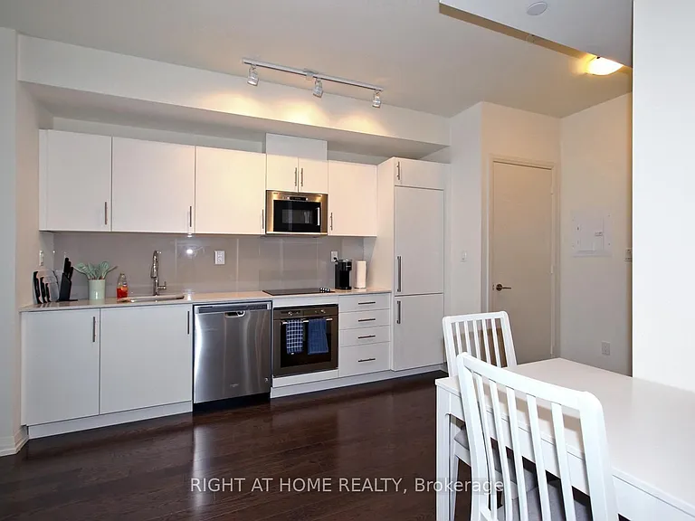 460 Adelaide St E #525 — Photo 10