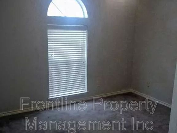 5th image of 1424 Highland Dr