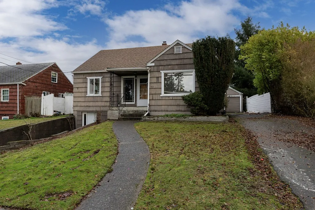 1005 S Geiger St photo 1