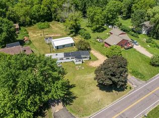 904 Rabbit Rd, Saint Peter, MN 56082