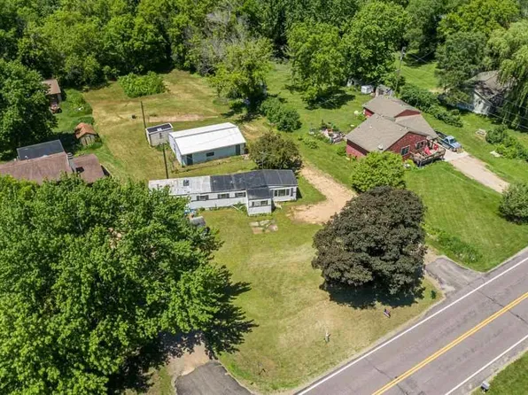 904 Rabbit Rd, Saint Peter, MN 56082