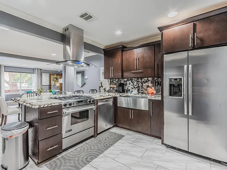 3126 Carlson Dr — Photo 5