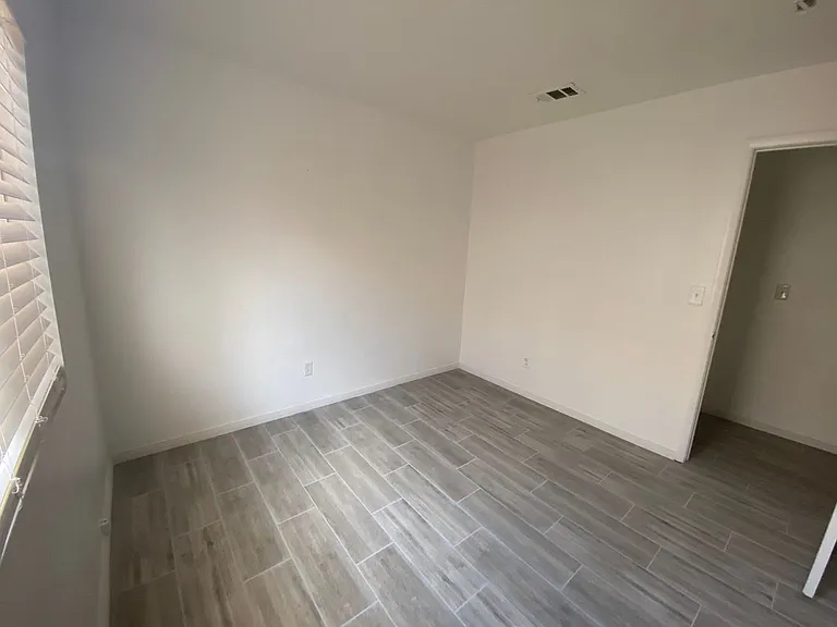 5905 Silver Heights St — Photo 12