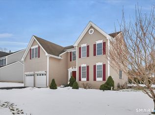 5 Mae Ln, Wallingford, CT 06492