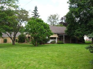 8429 Olde Eight Rd, Northfield, OH 44067