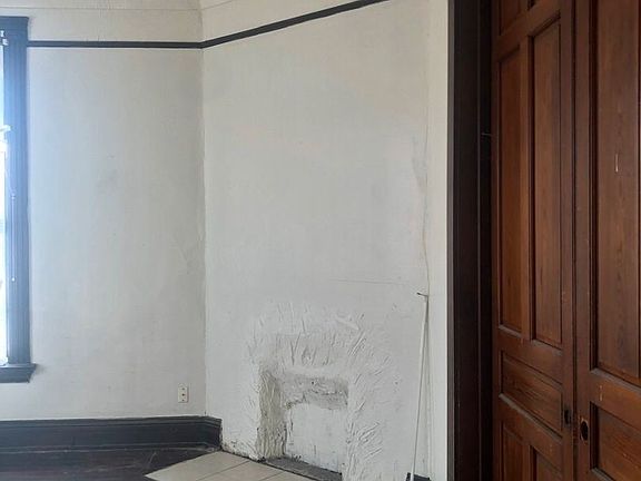 3rd image of 2631 Victory Pkwy #1