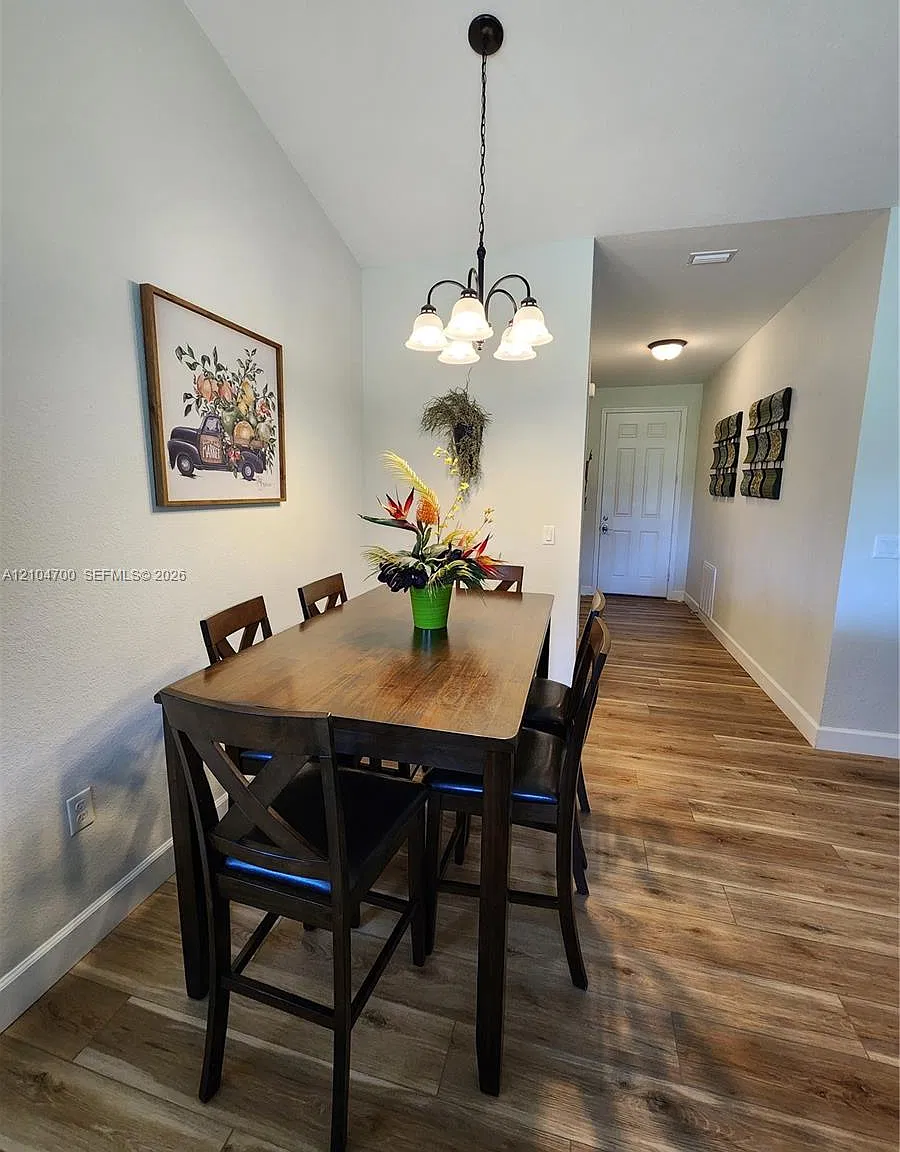 3 bed, 2.0 bath, 1358 sqft, $2,150 — Photo 3