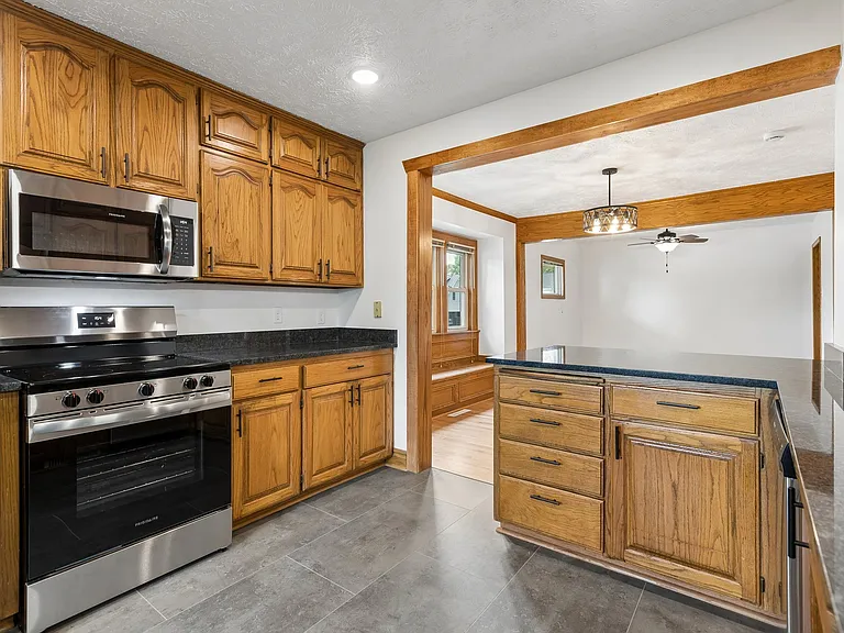 7911 Maywood St — Photo 13