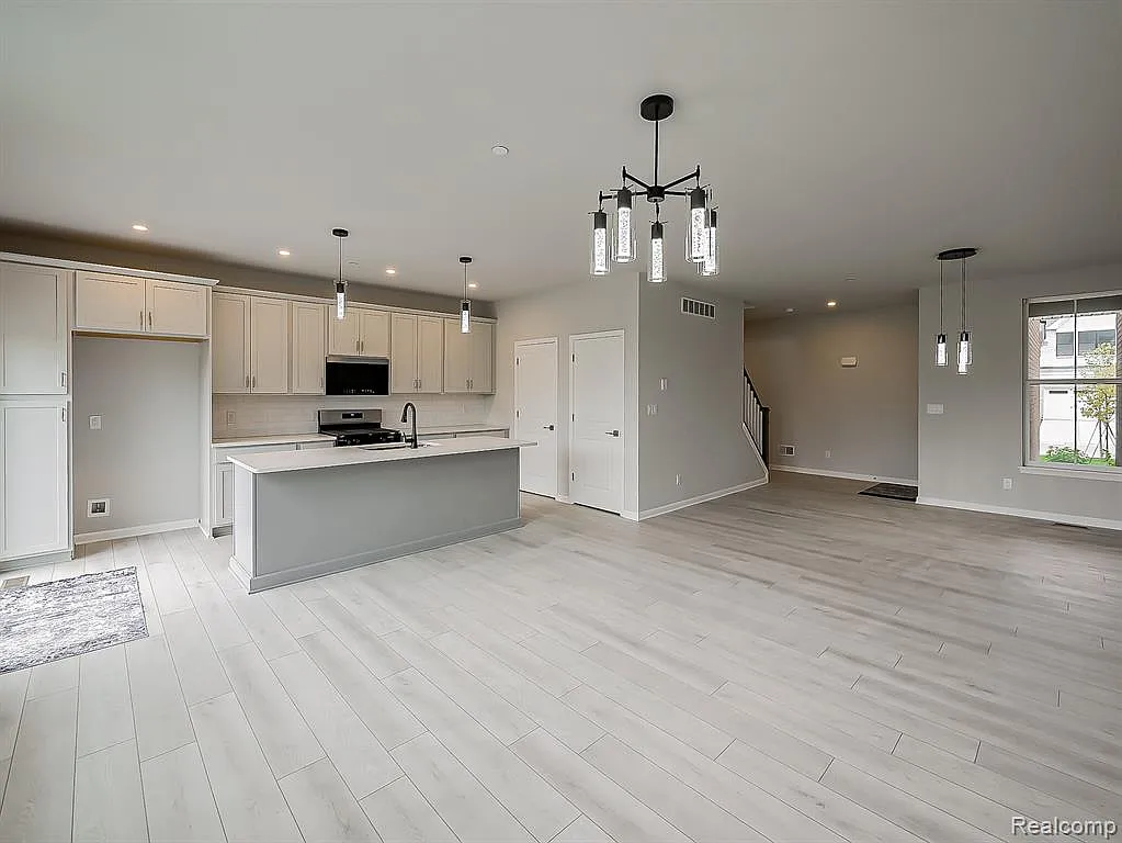 3 bed, 2.5 bath, 1994 sqft, $3,850 — Photo 3