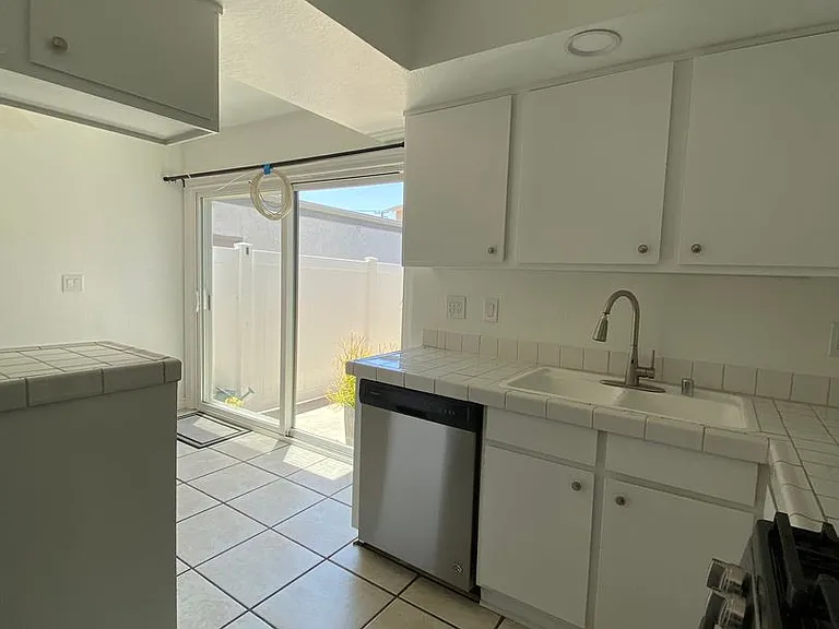 4675 Twintree Dr #5 — Photo 10