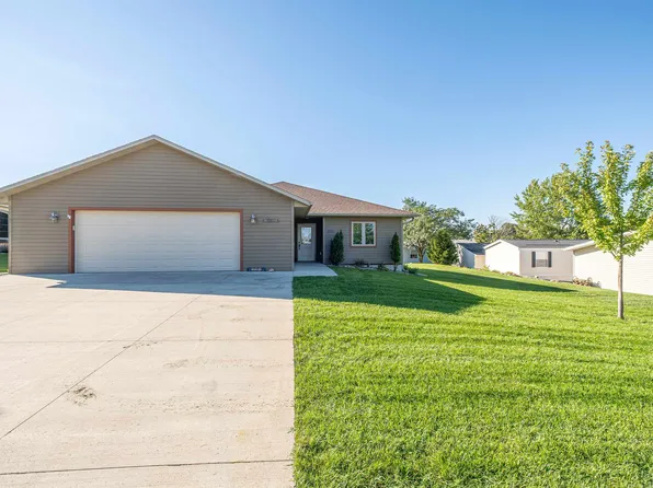 605 Blue Heron Rd, Arnolds Park, IA 51331