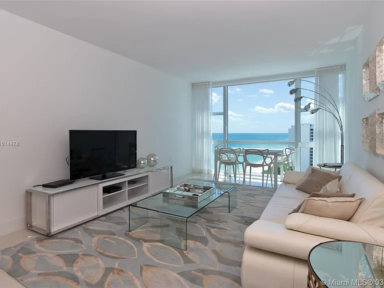 6801 Collins Ave #LPH14 — Photo 14