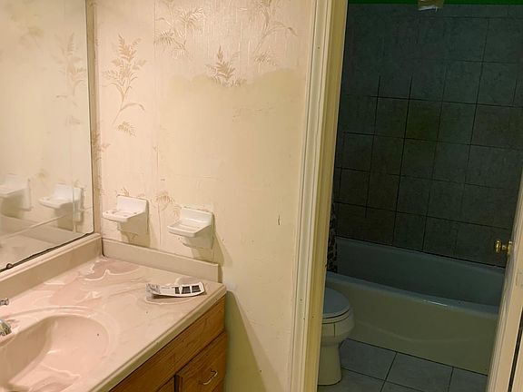 5th image of 1717 42nd St APT C
