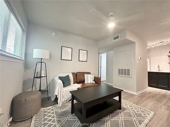 2nd image of 704 Yegua St #202