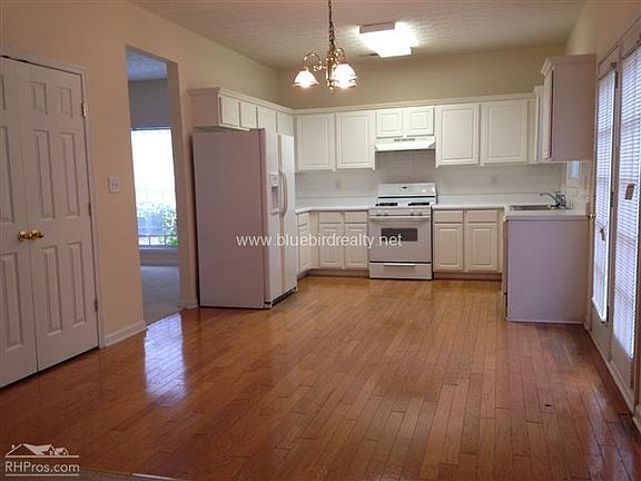 Kitchen with eating area