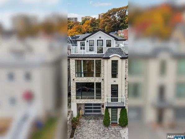 26 Hudson Ter, Edgewater, NJ 07020