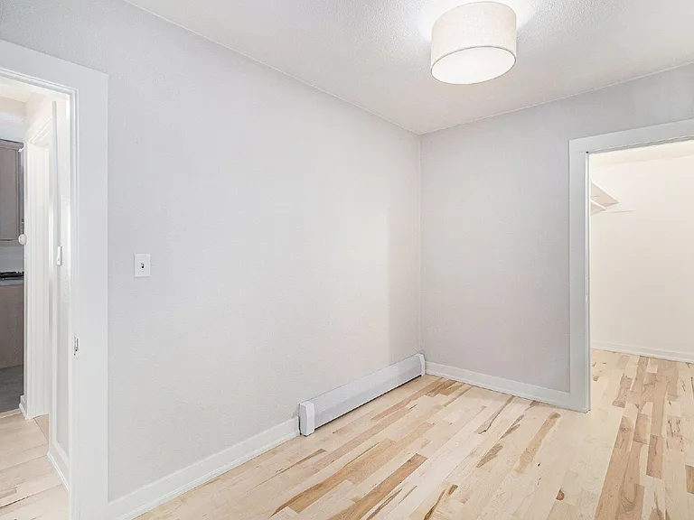 405 Pearl St — Photo 13