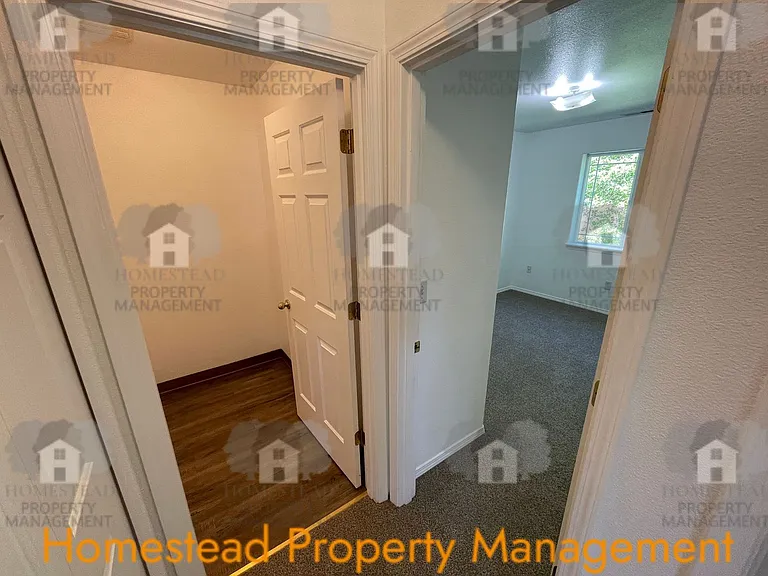1408-1410 Falcon Loop — Photo 13