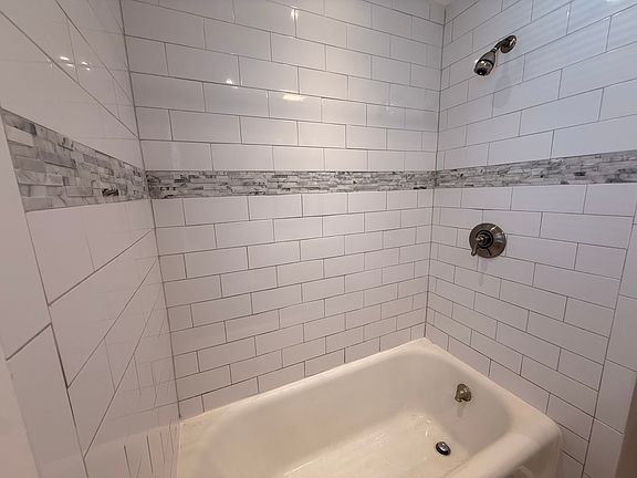 3rd image of 11 Thurston St Floor 2