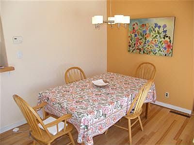 3rd image of 944 Santa Clara Pl
