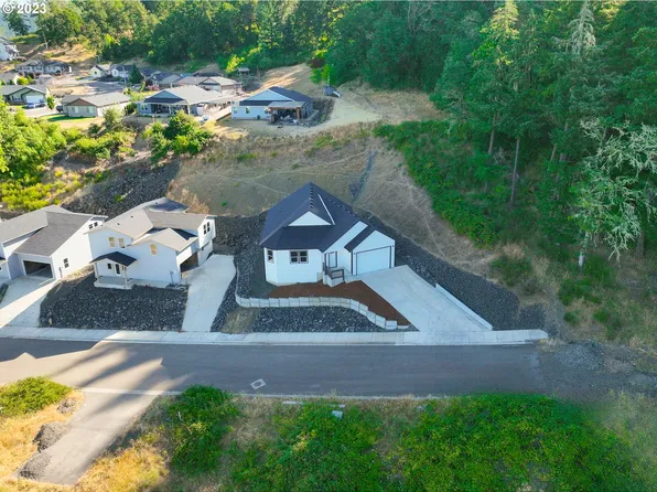 1034 Forest Heights St, Sutherlin, OR 97479