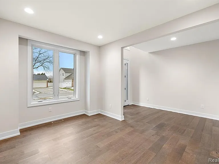 2921 Walsh Dr — Photo 7