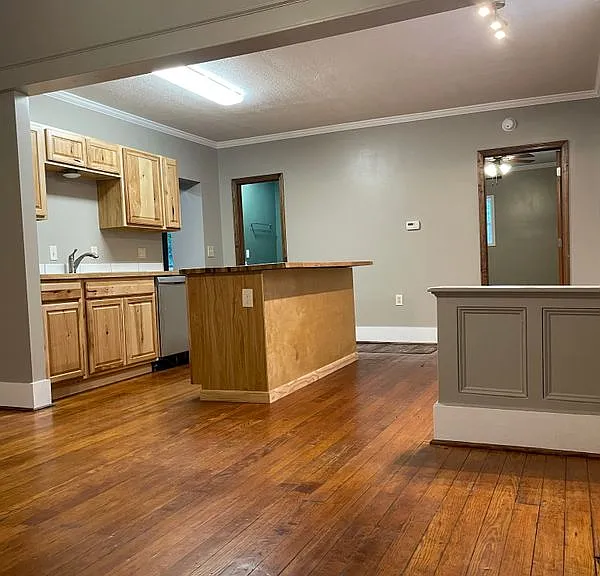 838 S Oak St — Photo 11