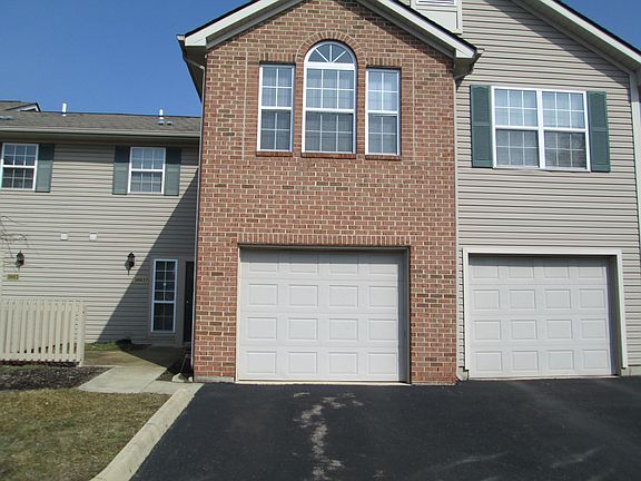 2 story townhouse w/3 bedrooms