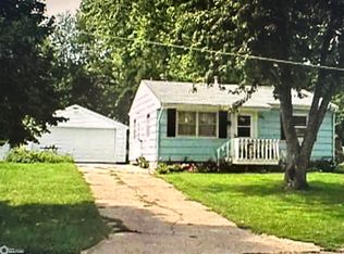 1011 E 3rd St, Pella, IA 50219