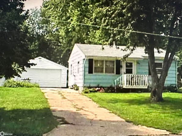 1011 E 3rd St, Pella, IA 50219
