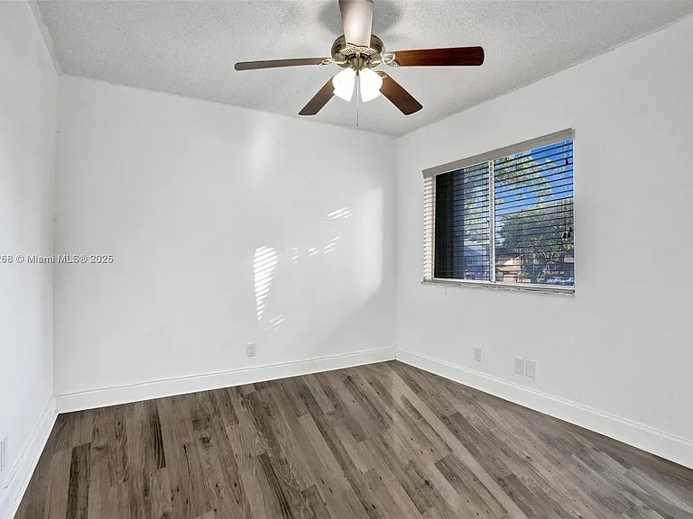 1233 Hampton Blvd — Photo 16