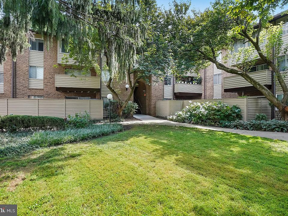 1st image of 19305 Club House Rd APT 302
