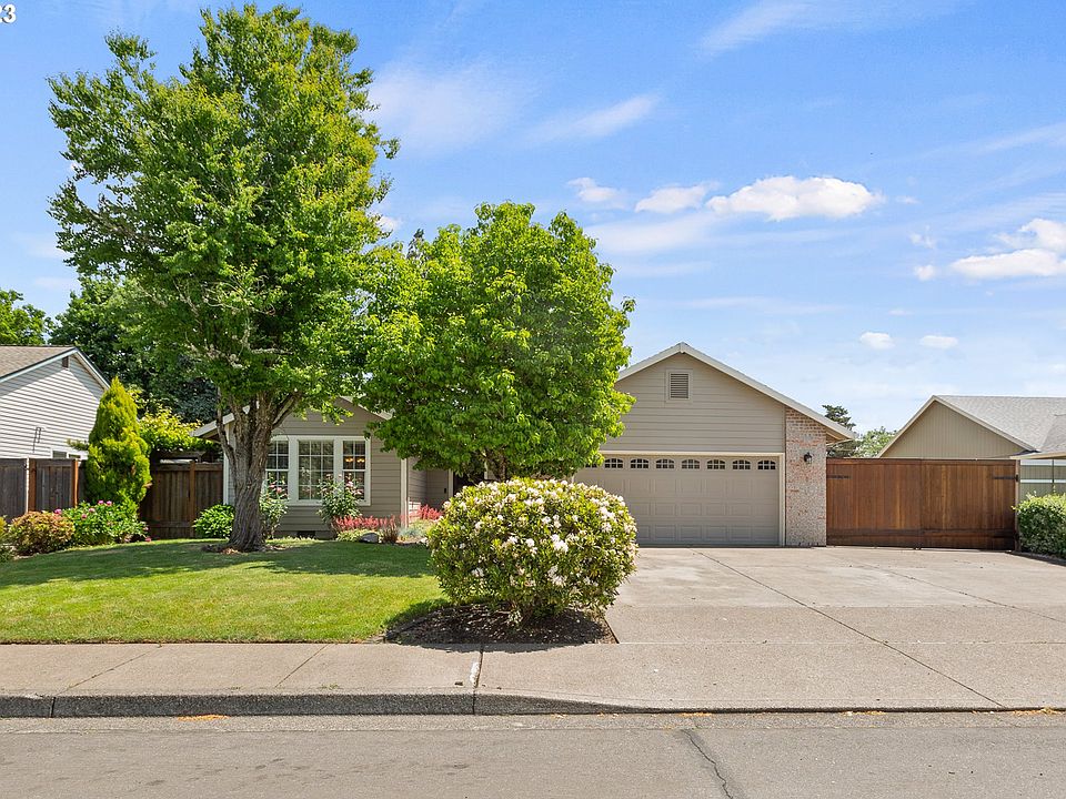 1st image of 800 SE 31st Ct