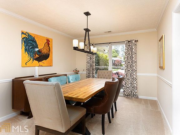 4th image of 222 Crescent Oak