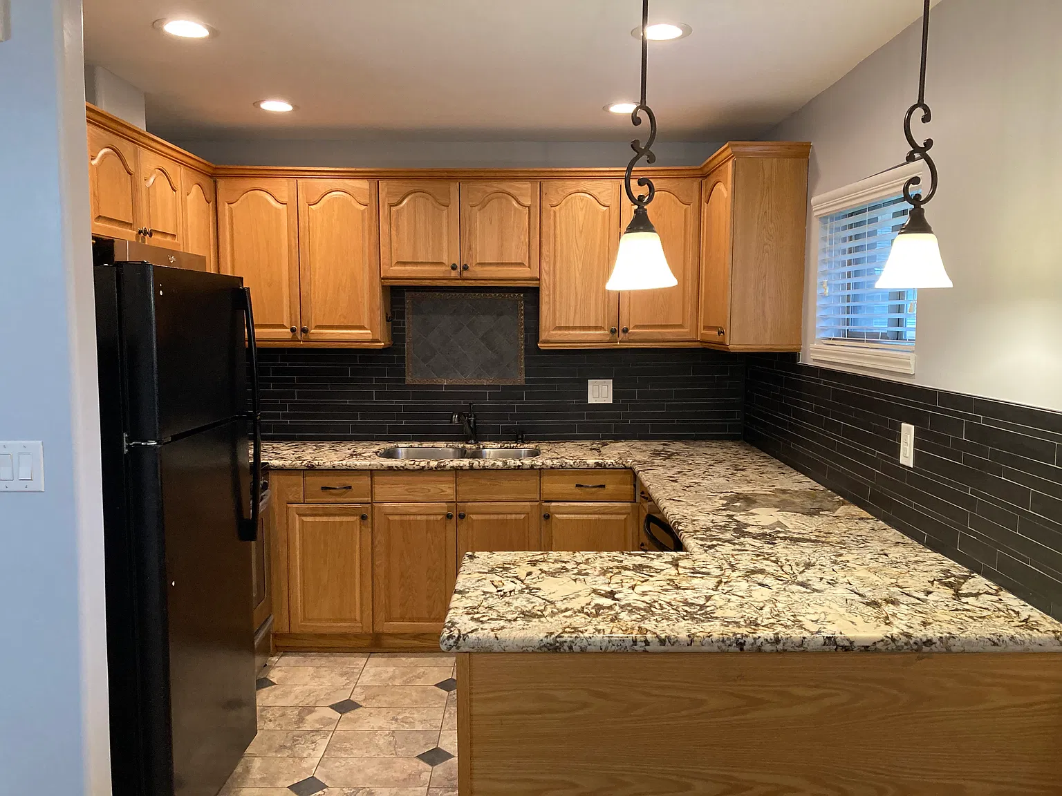2128 Oakdale St — Photo 2