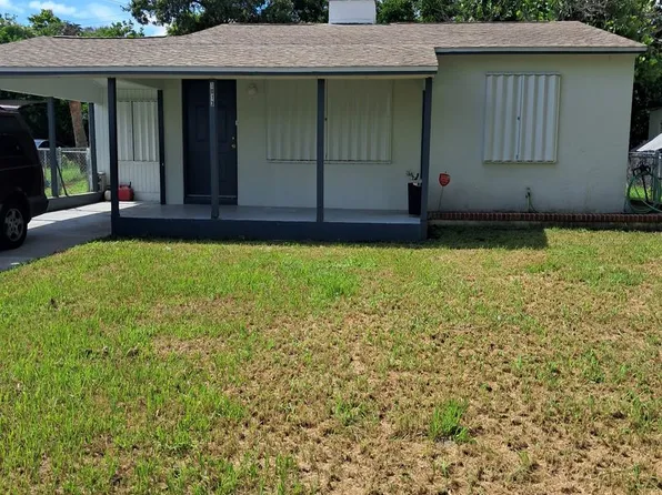 1013 Mayflower Rd, Fort Pierce, FL 34950
