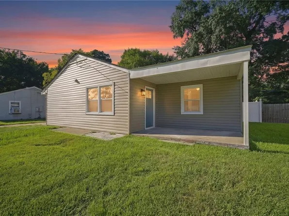 2426 Livesay Rd, Chesapeake, VA 23323