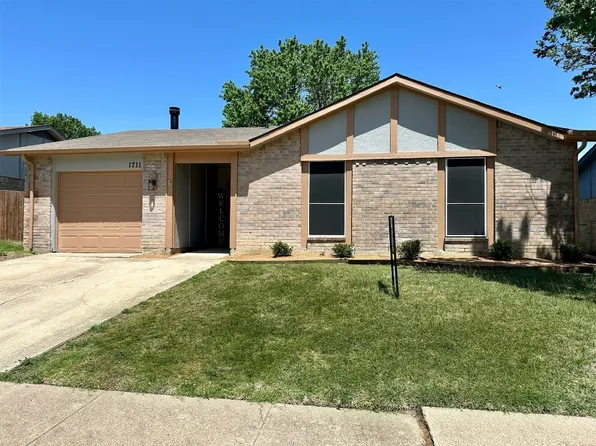 1711 Dorchester Dr, Arlington, TX 76014