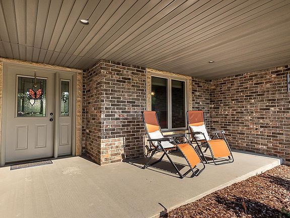 3rd image of 10422 Cypress Dr
