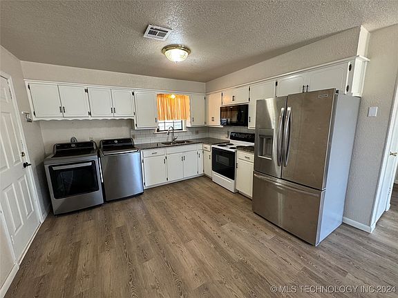 4th image of 703 S Driftwood Ave
