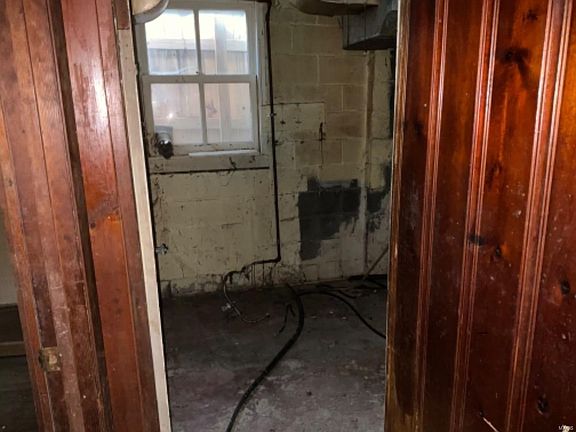 5th image of 3305 Airway Ave