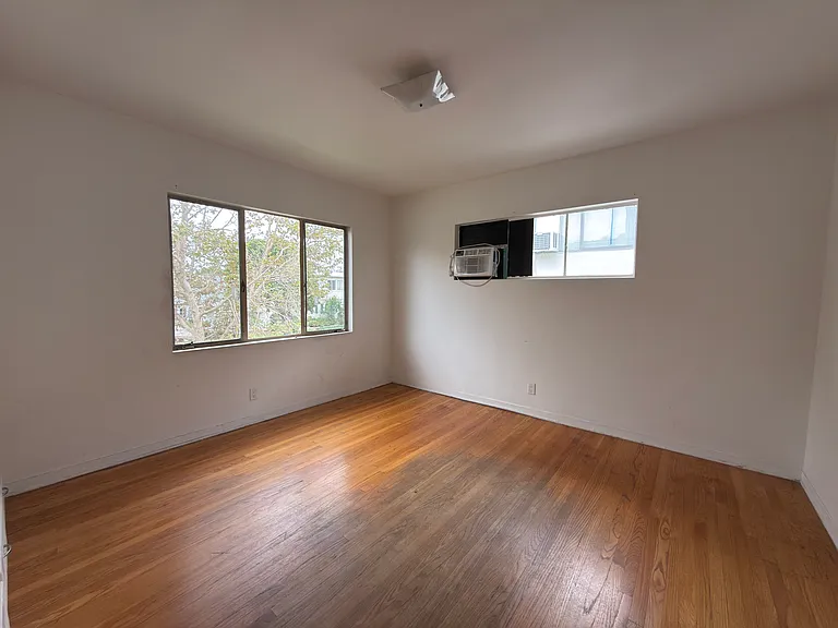 1042 S Sherbourne Dr #4 — Photo 17