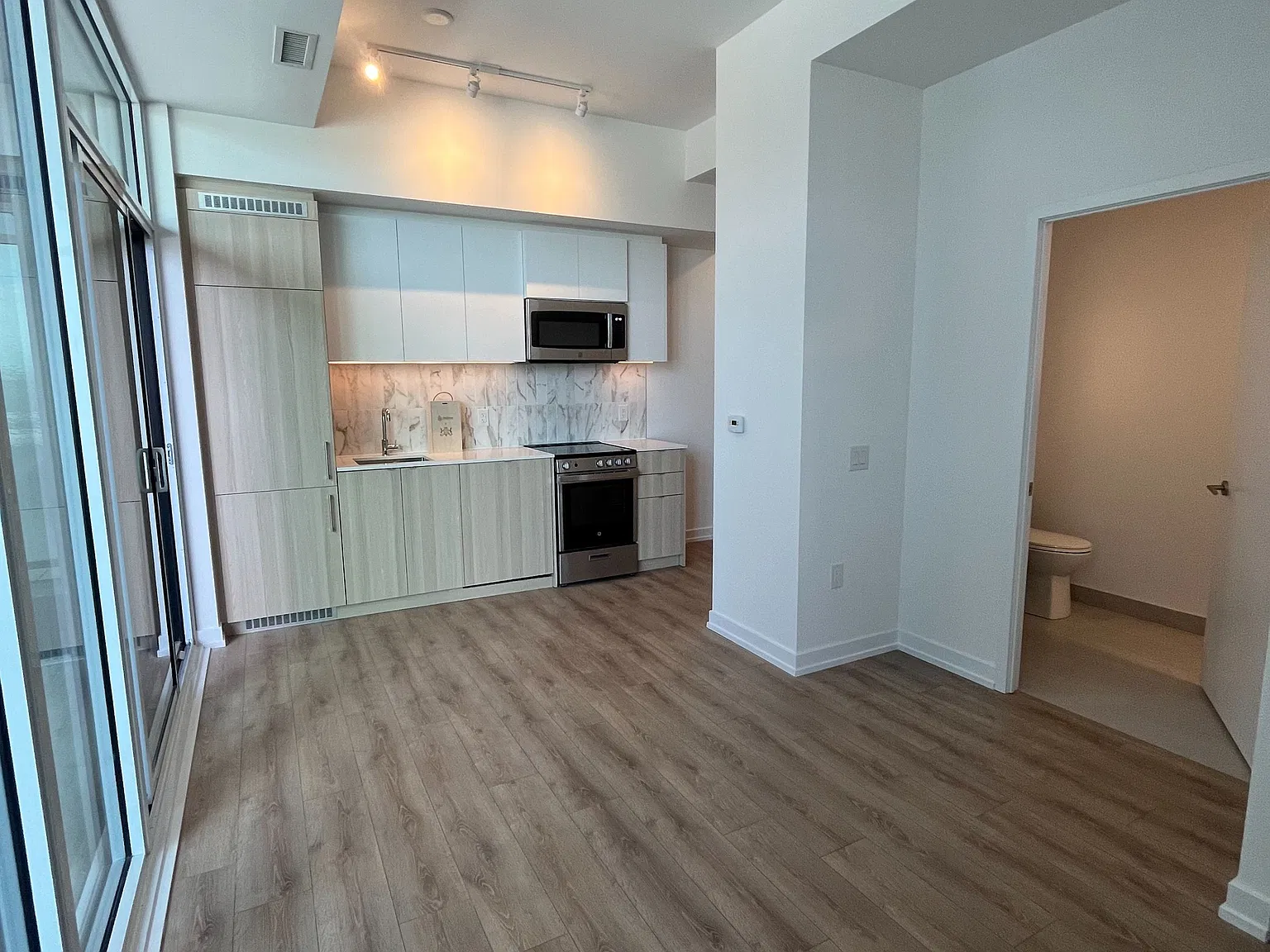 Studio, $1,880 — Photo 3