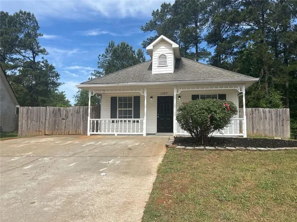 1382 N Hampton Dr, Hampton, GA 30228