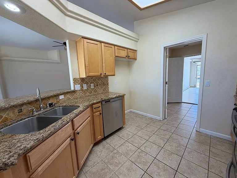 2581 Highland Trl — Photo 12
