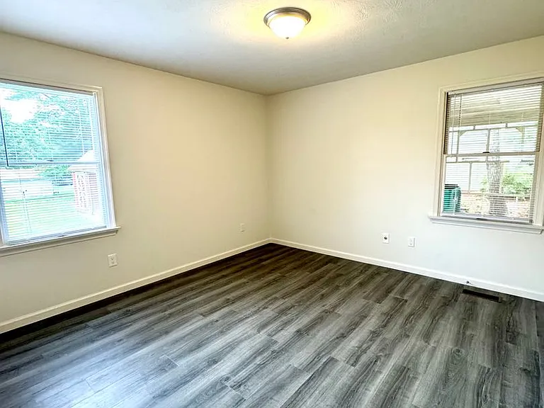 125 Stover St — Photo 11