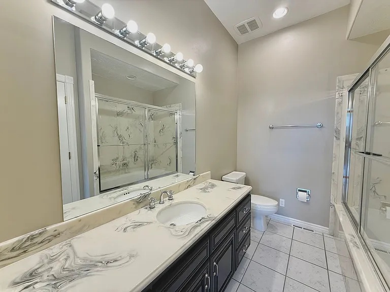 825 N Capitol Blvd — Photo 58