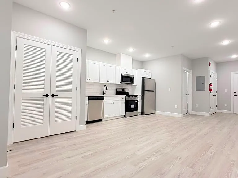 168-170 Fair St #3 — Photo 1