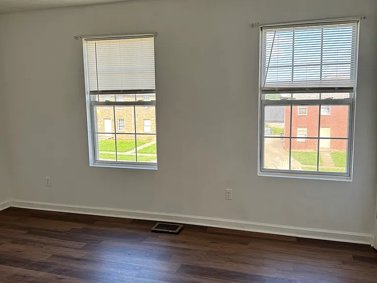 910 Weeping Willow Dr #5 — Photo 9