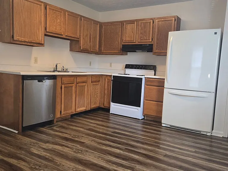 122 Madison Spgs — Photo 1
